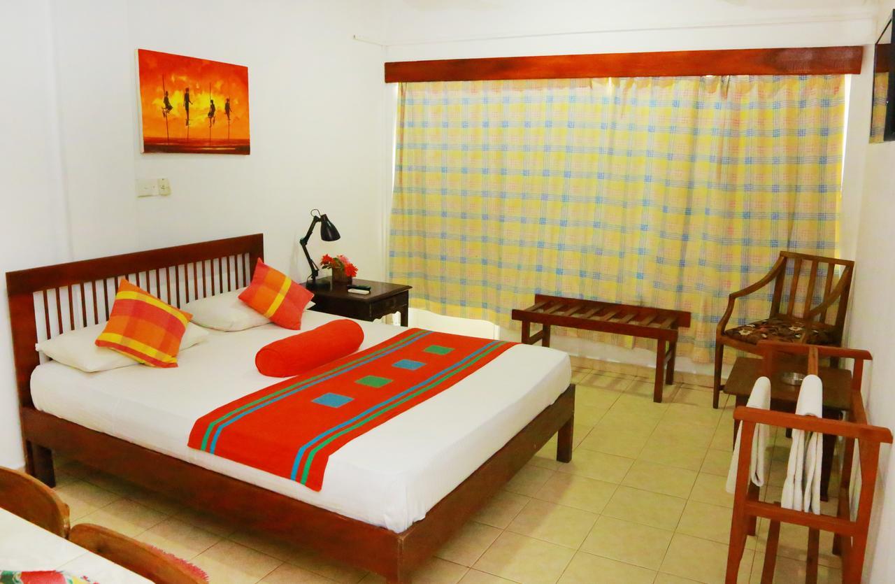 Ranveli Beach Resort Dehiwala-Mount Lavinia Eksteriør billede