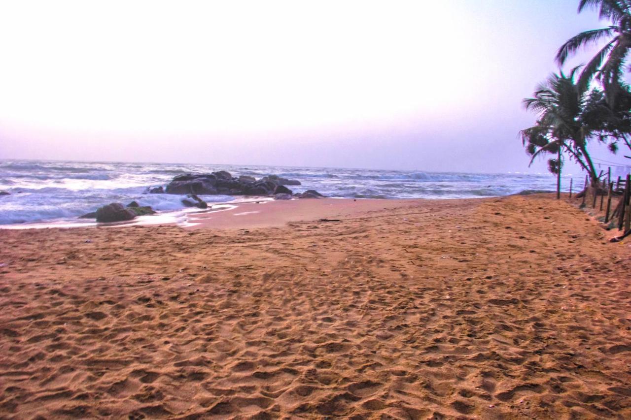 Ranveli Beach Resort Dehiwala-Mount Lavinia Eksteriør billede